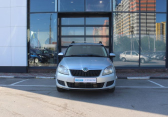 Подержанный автомобиль Skoda Fabia Wagon 2011 года (8 фото)