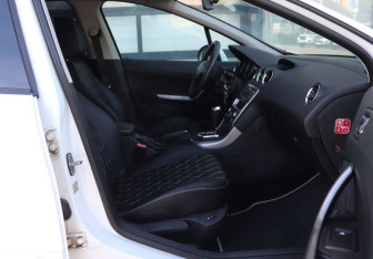 Подержанный автомобиль Peugeot 308 Hatchback 2011 года (13 фото)