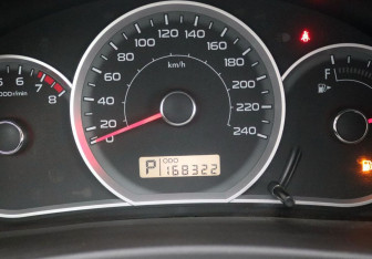 Подержанный автомобиль Subaru Impreza Hatchback 2010 года (16 фото)