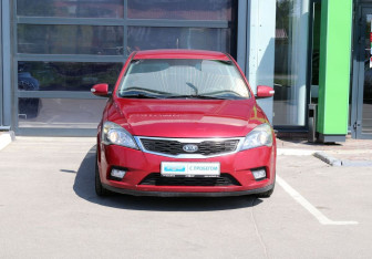 Подержанный автомобиль Kia Ceed Hatchback 2012 года (3 фото)