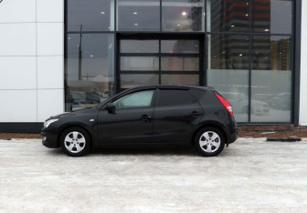 Подержанный автомобиль Hyundai i30 Hatchback 2009 года (2 фото)