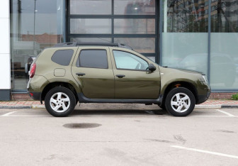 Подержанный автомобиль Renault Duster 2015 года (4 фото)