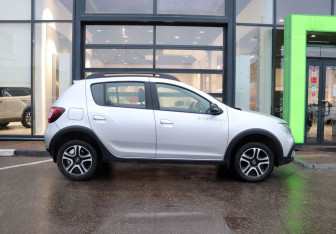 Подержанный автомобиль Renault Sandero 2019 года (6 фото)