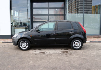 Подержанный автомобиль Ford Fiesta Hatchback 2008 года (2 фото)