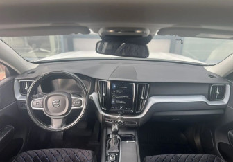 Подержанный автомобиль Volvo XC60 2018 года (14 фото)