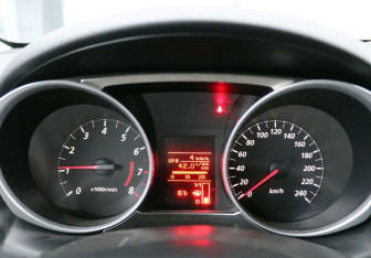 Подержанный автомобиль Mitsubishi ASX 2013 года (18 фото)