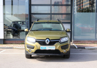 Подержанный автомобиль Renault Sandero 2016 года (8 фото)
