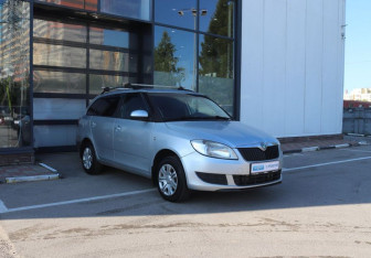 Подержанный автомобиль Skoda Fabia Wagon 2011 года (7 фото)