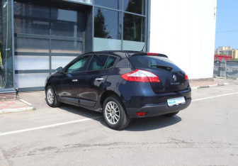 Подержанный автомобиль Renault Megane Hatchback 2012 года (3 фото)