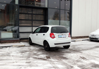 Подержанный автомобиль Chevrolet Aveo Hatchback 2010 года (3 фото)