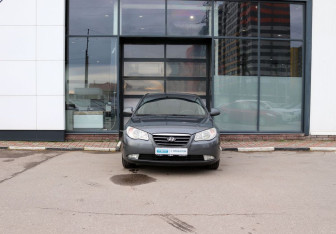 Подержанный автомобиль Hyundai Elantra Sedan 2008 года (8 фото)