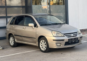 Подержанный автомобиль Suzuki Liana Wagon 2005 года (7 фото)