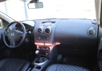 Подержанный автомобиль Nissan Qashqai 2013 года (11 фото)