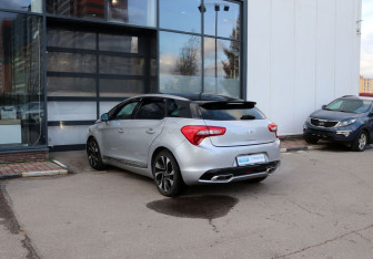 Подержанный автомобиль Citroen DS5 2012 года (3 фото)