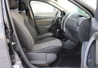 Подержанный автомобиль Renault Duster 2016 года (12 фото)