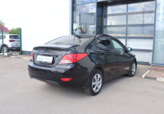 Подержанный автомобиль Hyundai Solaris Sedan 2013 года (5 фото)