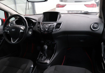 Подержанный автомобиль Ford Fiesta Hatchback 2016 года (14 фото)