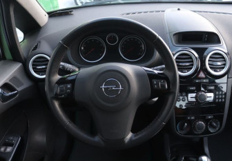 Подержанный автомобиль Opel Corsa 2010 года (14 фото)