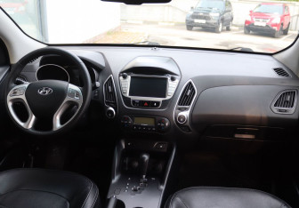 Подержанный автомобиль Hyundai ix35 2011 года (11 фото)