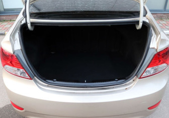 Подержанный автомобиль Hyundai Solaris Sedan 2011 года (11 фото)