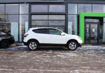 Подержанный автомобиль Nissan Qashqai 2011 года (6 фото)