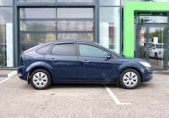 Подержанный автомобиль Ford Focus Hatchback 2011 года (8 фото)