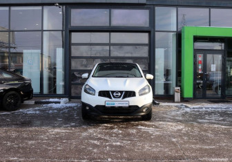 Подержанный автомобиль Nissan Qashqai 2011 года (8 фото)
