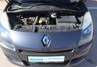 Подержанный автомобиль Renault Scenic 2009 года (9 фото)