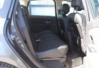 Подержанный автомобиль Renault Scenic 2009 года (12 фото)