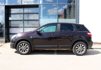 Подержанный автомобиль Nissan Qashqai 2013 года (2 фото)