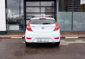 Подержанный автомобиль Hyundai Solaris Hatchback 2012 года (4 фото)