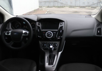 Подержанный автомобиль Ford Focus Sedan 2014 года (13 фото)