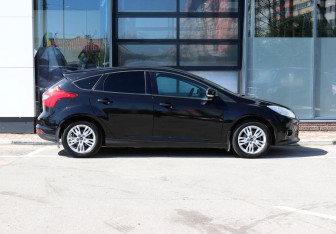Подержанный автомобиль Ford Focus Hatchback 2013 года (4 фото)