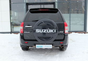 Подержанный автомобиль Suzuki Grand Vitara 2010 года (4 фото)