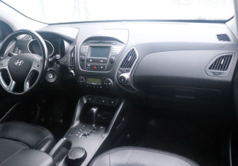 Подержанный автомобиль Hyundai ix35 2014 года (14 фото)