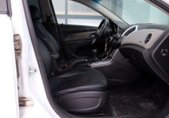 Подержанный автомобиль Chevrolet Cruze Sedan 2014 года (13 фото)