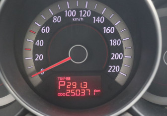 Подержанный автомобиль Kia Cerato Sedan 2011 года (16 фото)