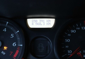 Подержанный автомобиль Renault Megane Sedan 2006 года (17 фото)