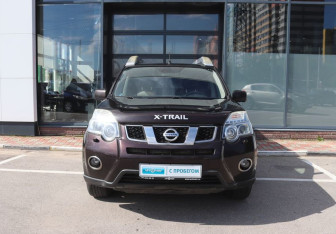 Подержанный автомобиль Nissan X-Trail 2012 года (8 фото)