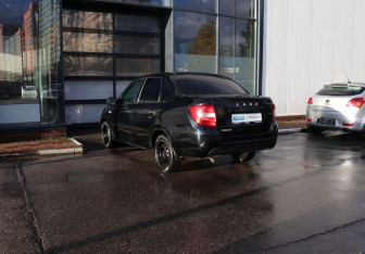 Подержанный автомобиль LADA (ВАЗ) Granta Sedan 2013 года (3 фото)