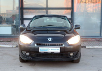 Подержанный автомобиль Renault Fluence 2012 года (3 фото)