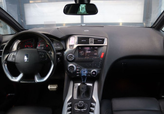 Подержанный автомобиль Citroen DS5 2012 года (15 фото)
