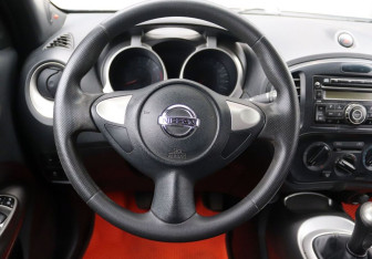 Подержанный автомобиль Nissan Juke 2014 года (16 фото)