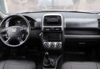 Подержанный автомобиль Honda CR-V 2005 года (15 фото)