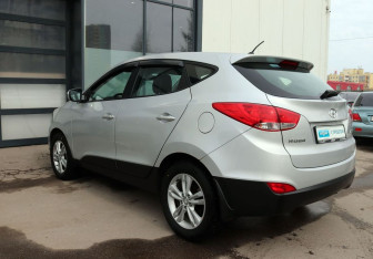 Подержанный автомобиль Hyundai ix35 2013 года (3 фото)