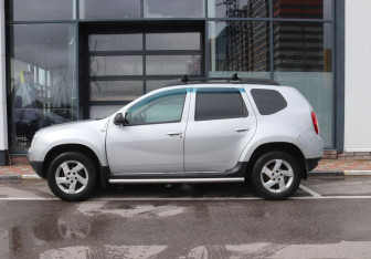 Подержанный автомобиль Renault Duster 2014 года (2 фото)