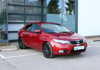 Подержанный автомобиль Kia Cerato Sedan 2011 года (2 фото)