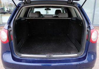 Подержанный автомобиль Volkswagen Passat Wagon 2006 года (10 фото)