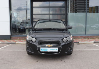 Подержанный автомобиль Chevrolet Aveo Sedan 2012 года (8 фото)