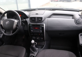 Подержанный автомобиль Nissan Terrano 2014 года (14 фото)